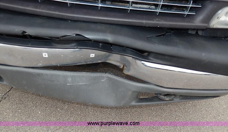 image for item I9260 2002 Chevrolet Silverado 1500 Z71 Ext. Cab pickup truck