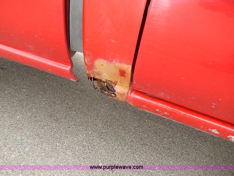 image for item I9260 2002 Chevrolet Silverado 1500 Z71 Ext. Cab pickup truck