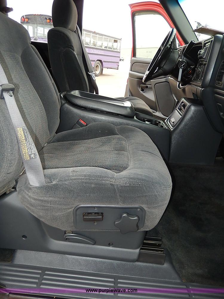 image for item I9260 2002 Chevrolet Silverado 1500 Z71 Ext. Cab pickup truck