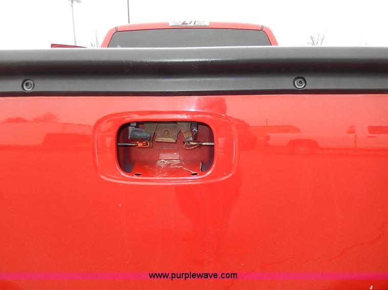 image for item I9260 2002 Chevrolet Silverado 1500 Z71 Ext. Cab pickup truck