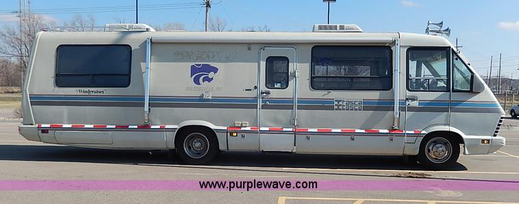 image for item I9264 1988 Chevrolet P30 Winnebago Itasca Windcruiser RV