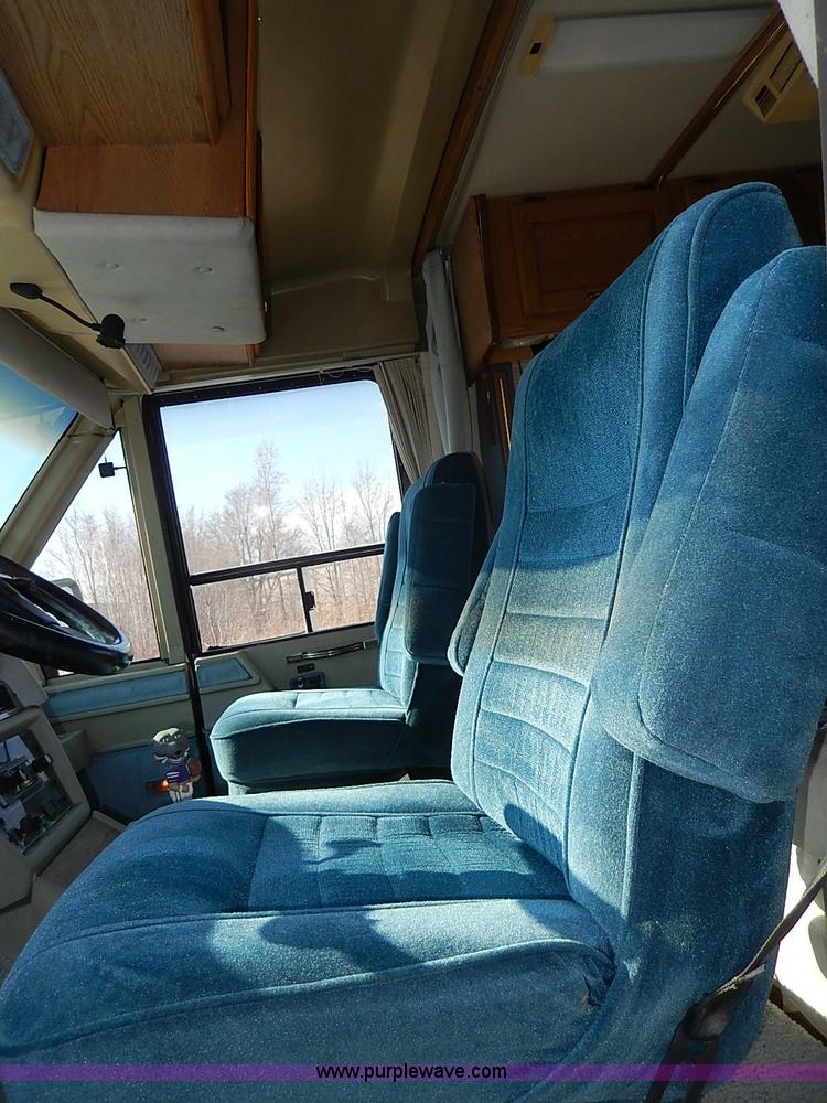 image for item I9264 1988 Chevrolet P30 Winnebago Itasca Windcruiser RV
