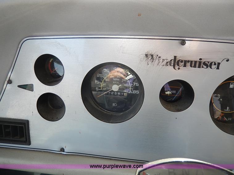 image for item I9264 1988 Chevrolet P30 Winnebago Itasca Windcruiser RV