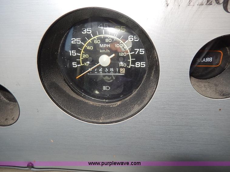 image for item I9264 1988 Chevrolet P30 Winnebago Itasca Windcruiser RV