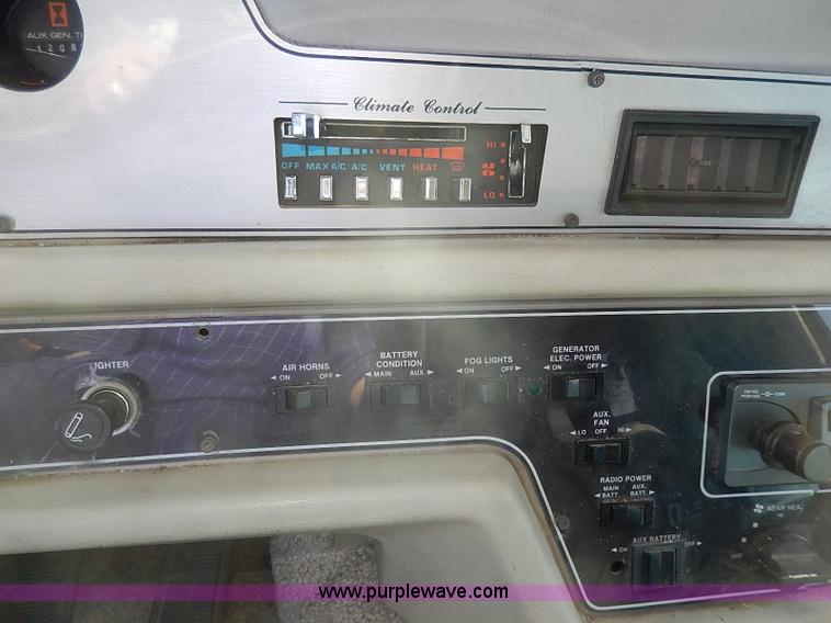 image for item I9264 1988 Chevrolet P30 Winnebago Itasca Windcruiser RV