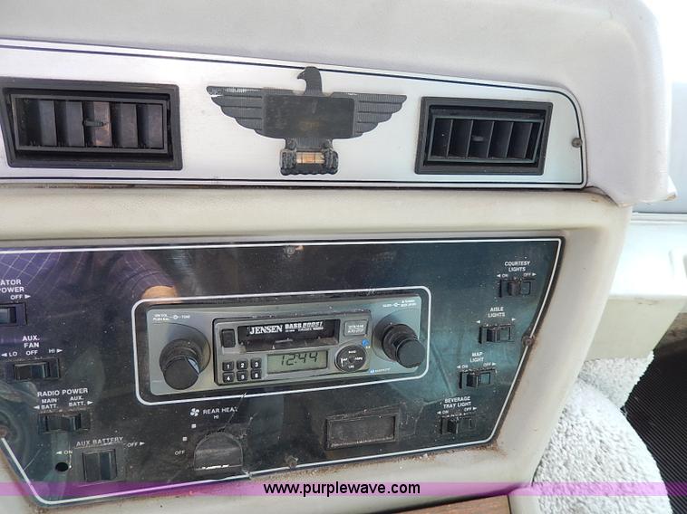 image for item I9264 1988 Chevrolet P30 Winnebago Itasca Windcruiser RV