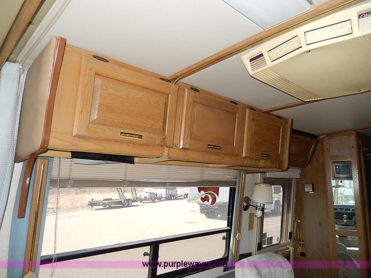 image for item I9264 1988 Chevrolet P30 Winnebago Itasca Windcruiser RV