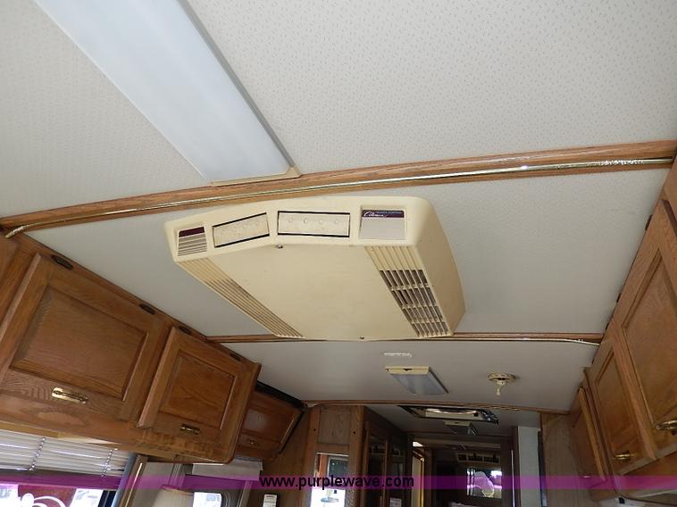 image for item I9264 1988 Chevrolet P30 Winnebago Itasca Windcruiser RV