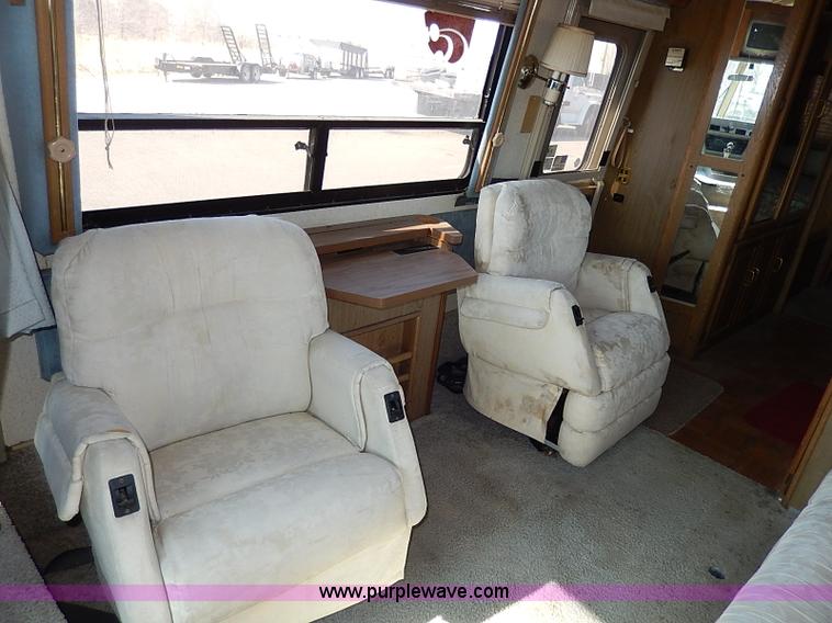 image for item I9264 1988 Chevrolet P30 Winnebago Itasca Windcruiser RV