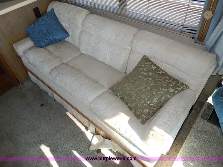 image for item I9264 1988 Chevrolet P30 Winnebago Itasca Windcruiser RV