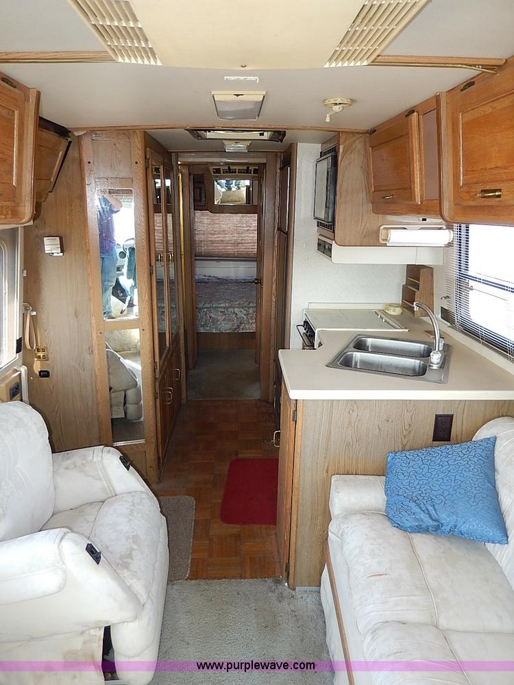 image for item I9264 1988 Chevrolet P30 Winnebago Itasca Windcruiser RV