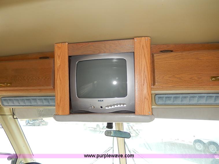 image for item I9264 1988 Chevrolet P30 Winnebago Itasca Windcruiser RV