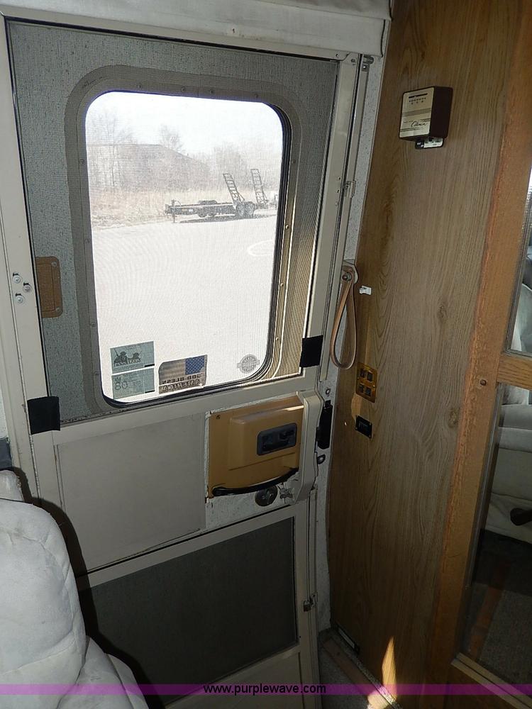 image for item I9264 1988 Chevrolet P30 Winnebago Itasca Windcruiser RV