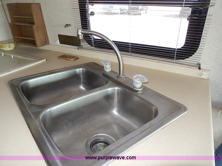 image for item I9264 1988 Chevrolet P30 Winnebago Itasca Windcruiser RV