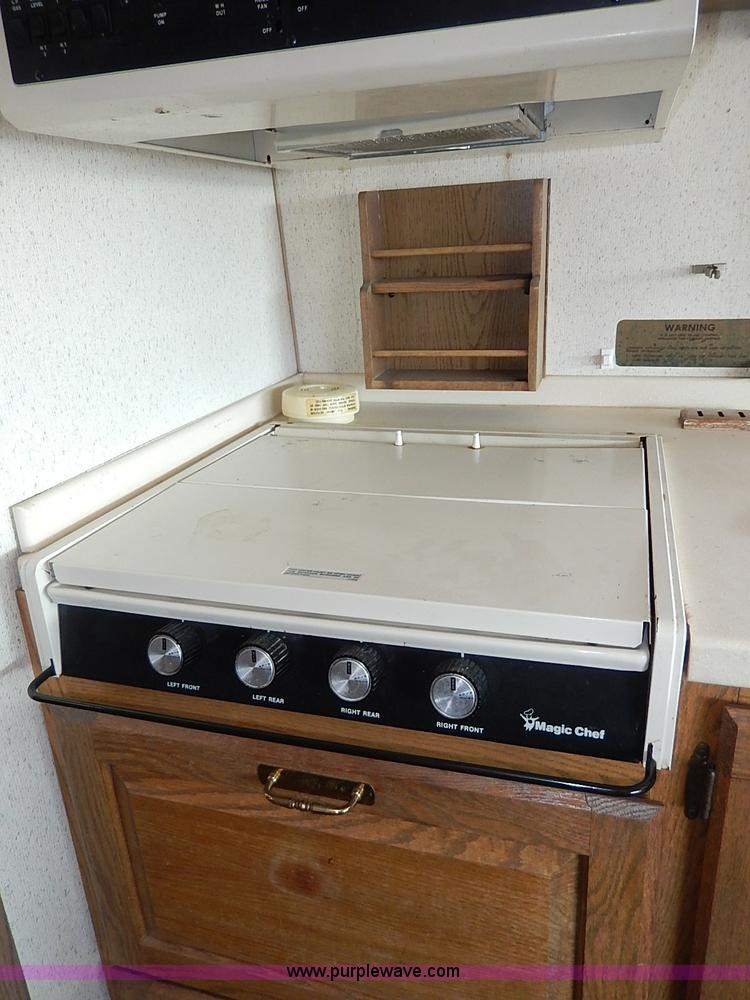 image for item I9264 1988 Chevrolet P30 Winnebago Itasca Windcruiser RV