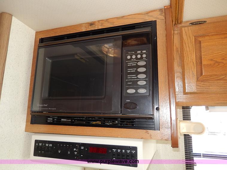 image for item I9264 1988 Chevrolet P30 Winnebago Itasca Windcruiser RV