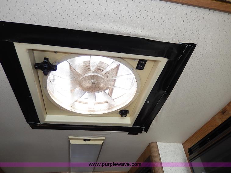 image for item I9264 1988 Chevrolet P30 Winnebago Itasca Windcruiser RV