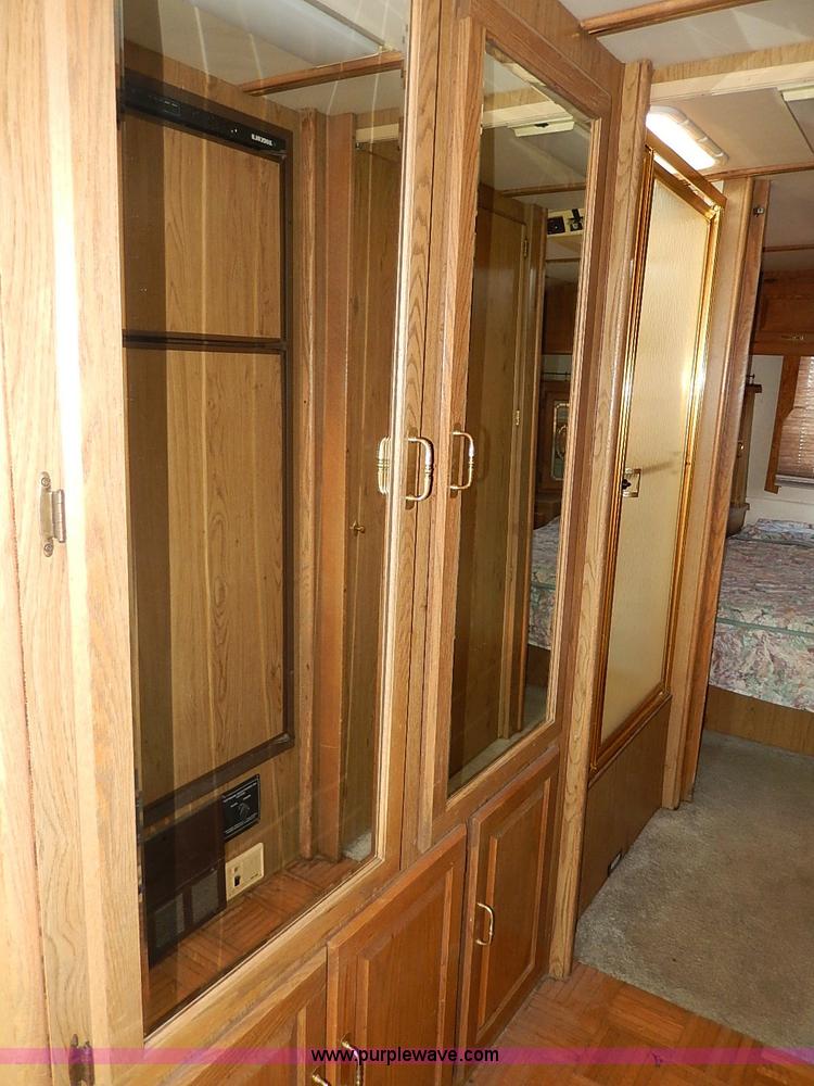 image for item I9264 1988 Chevrolet P30 Winnebago Itasca Windcruiser RV