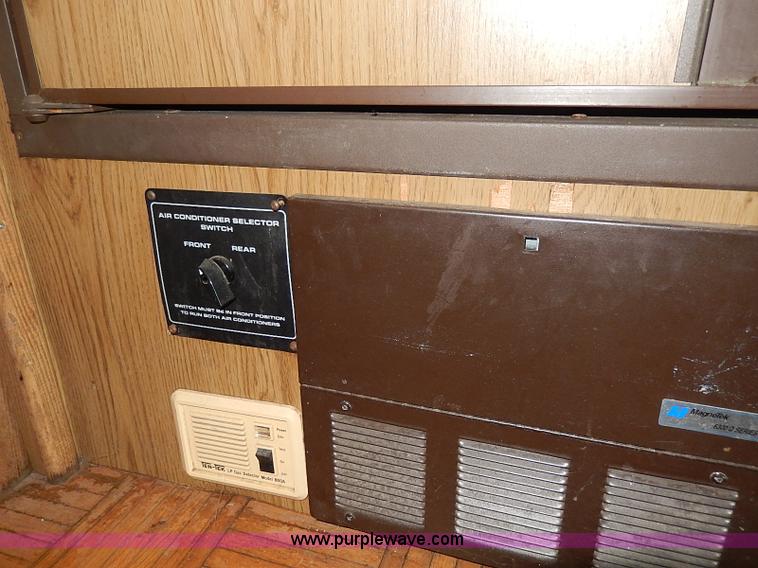 image for item I9264 1988 Chevrolet P30 Winnebago Itasca Windcruiser RV