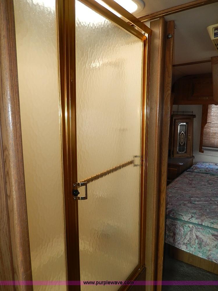 image for item I9264 1988 Chevrolet P30 Winnebago Itasca Windcruiser RV