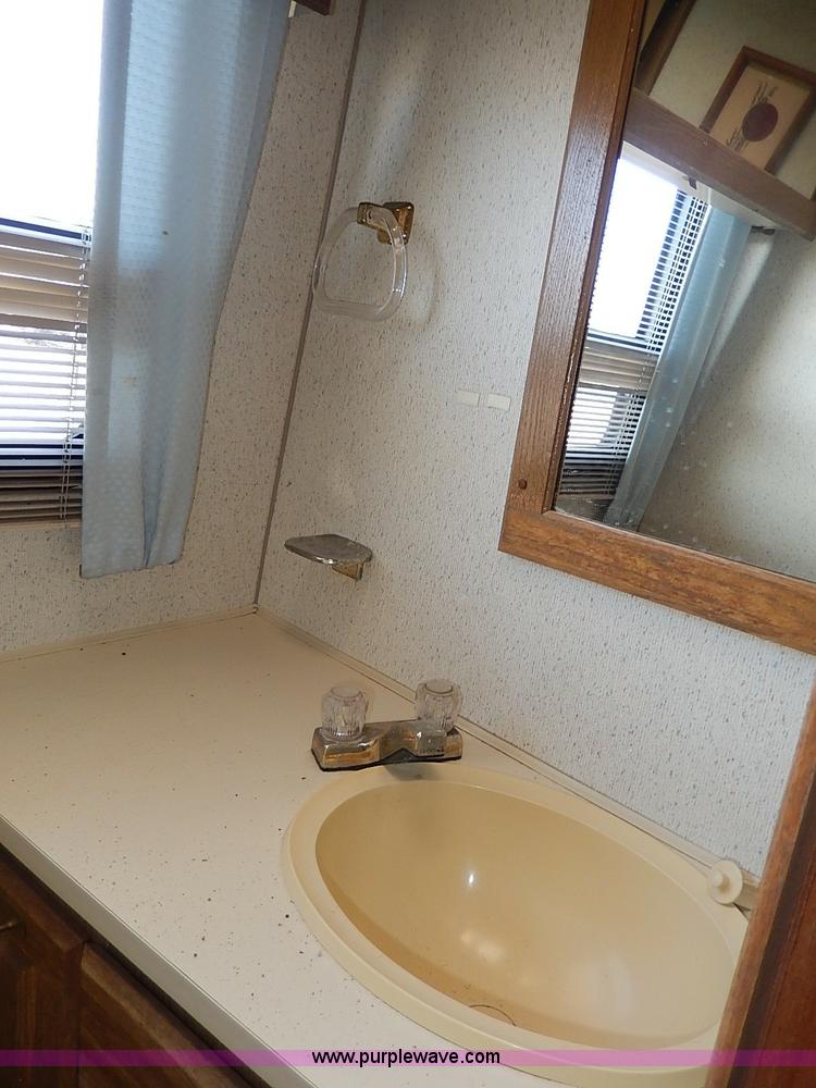 image for item I9264 1988 Chevrolet P30 Winnebago Itasca Windcruiser RV