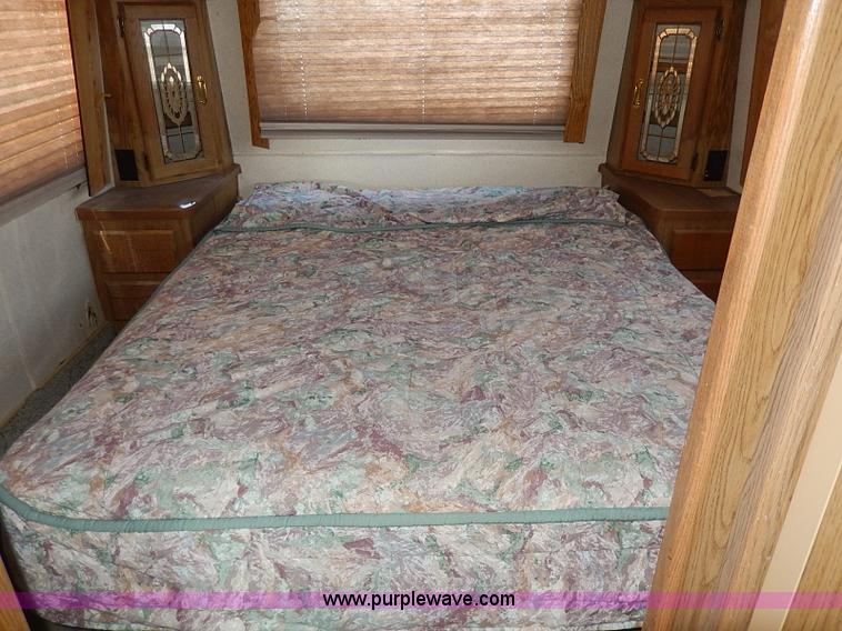 image for item I9264 1988 Chevrolet P30 Winnebago Itasca Windcruiser RV