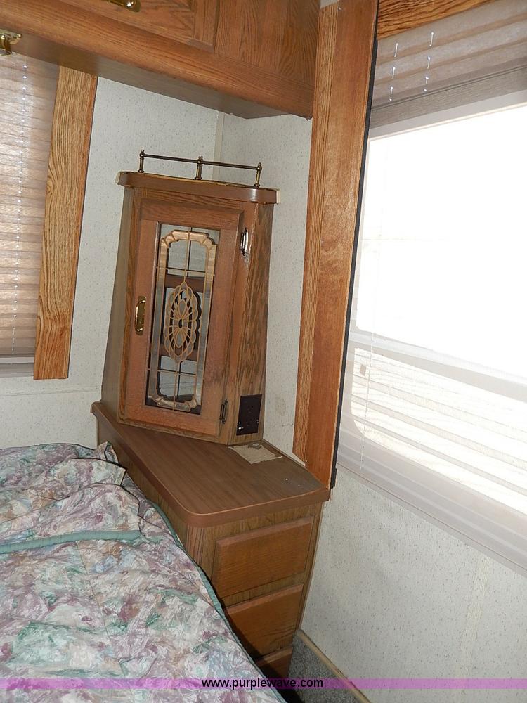 image for item I9264 1988 Chevrolet P30 Winnebago Itasca Windcruiser RV