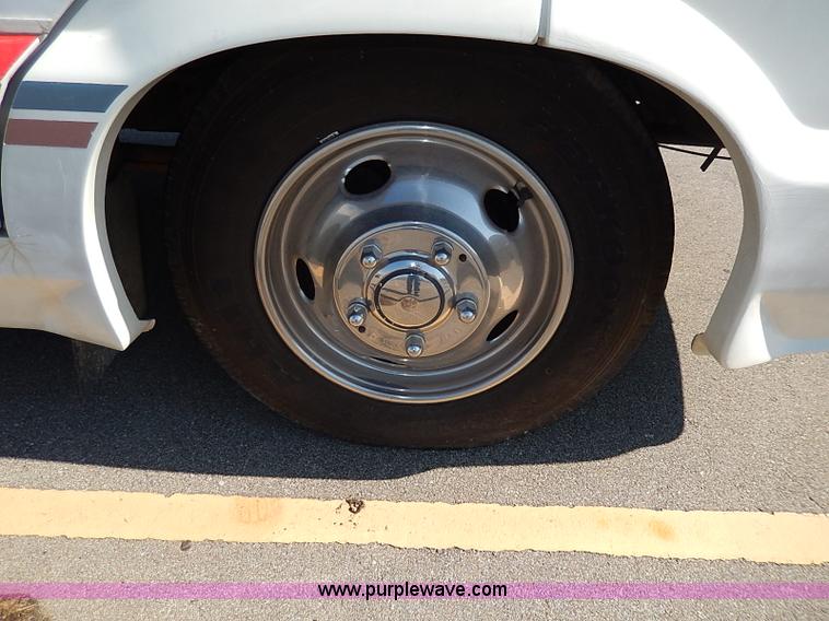 image for item I9264 1988 Chevrolet P30 Winnebago Itasca Windcruiser RV