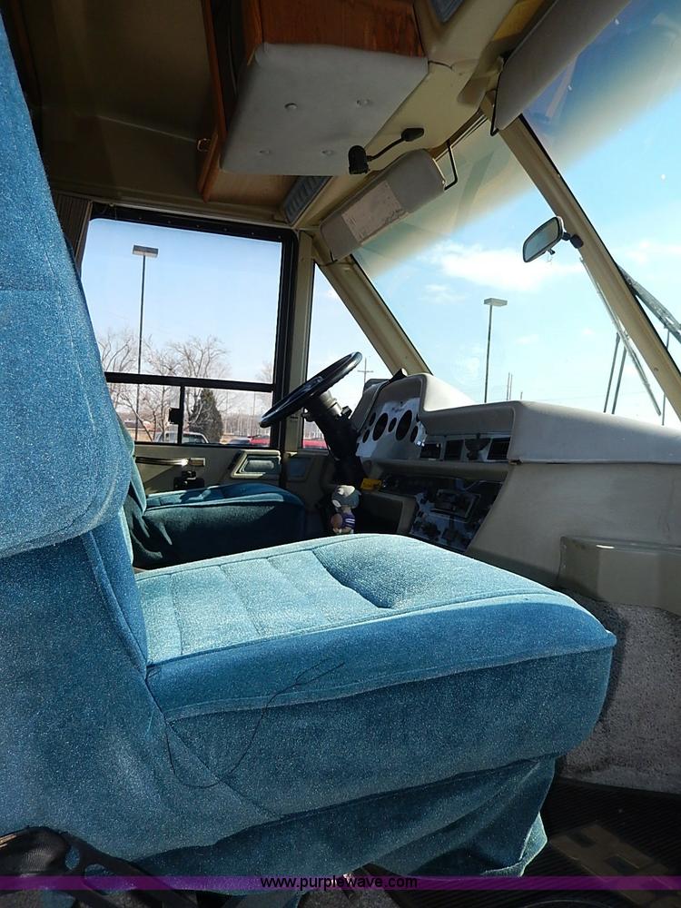 image for item I9264 1988 Chevrolet P30 Winnebago Itasca Windcruiser RV