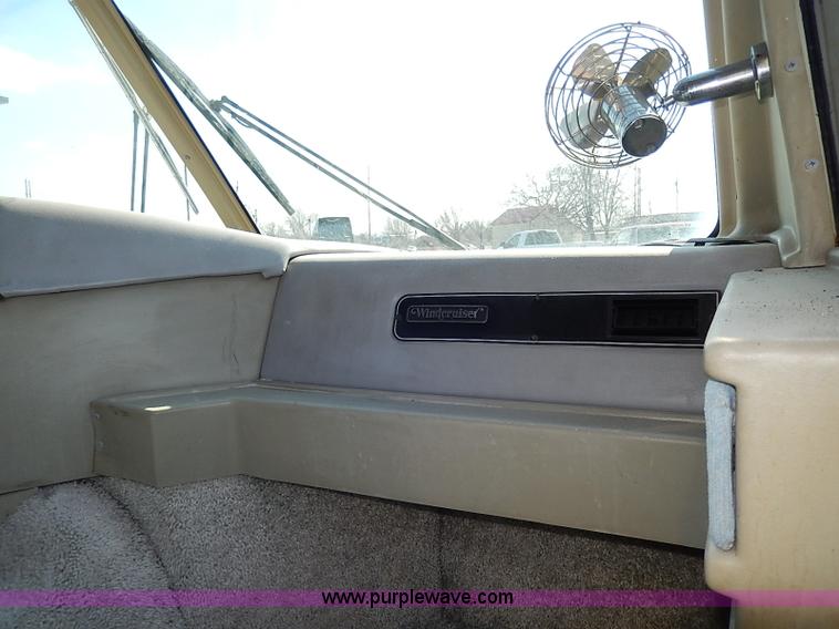 image for item I9264 1988 Chevrolet P30 Winnebago Itasca Windcruiser RV