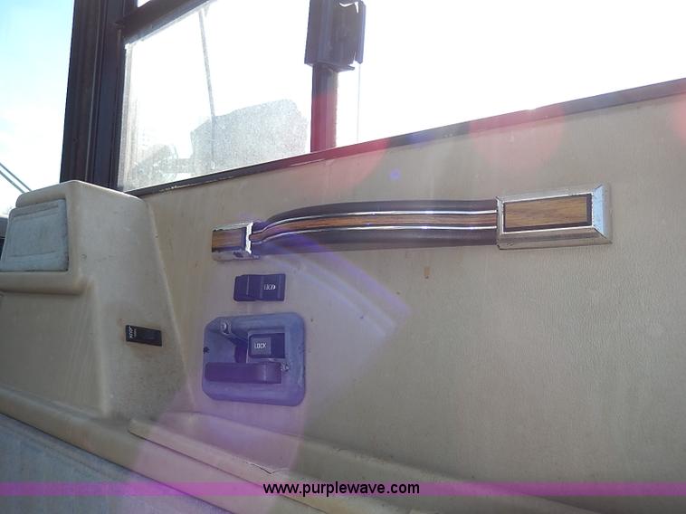 image for item I9264 1988 Chevrolet P30 Winnebago Itasca Windcruiser RV