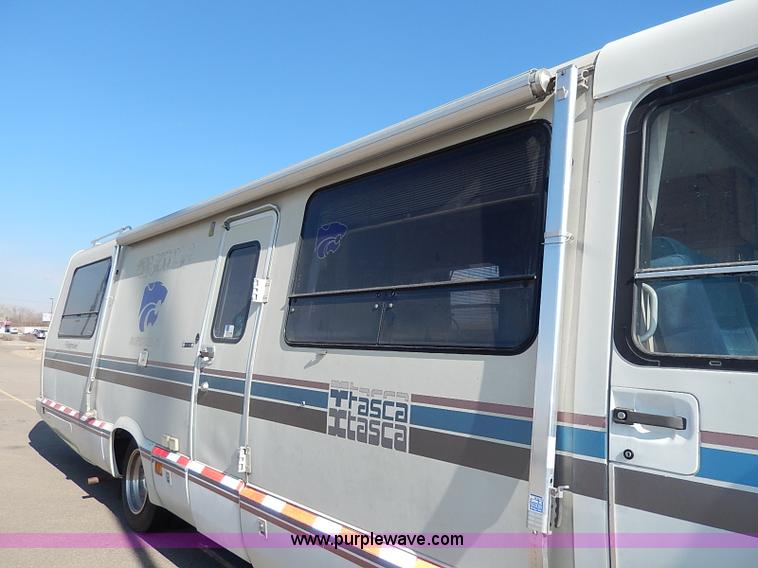 image for item I9264 1988 Chevrolet P30 Winnebago Itasca Windcruiser RV