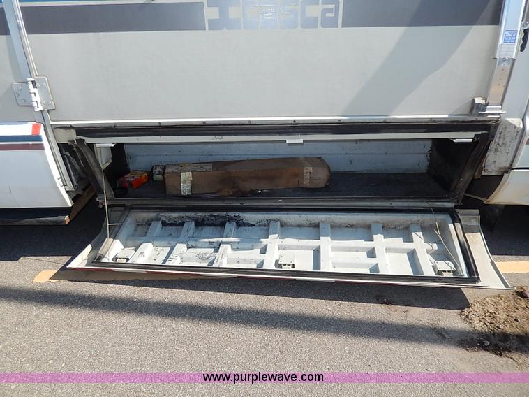 image for item I9264 1988 Chevrolet P30 Winnebago Itasca Windcruiser RV