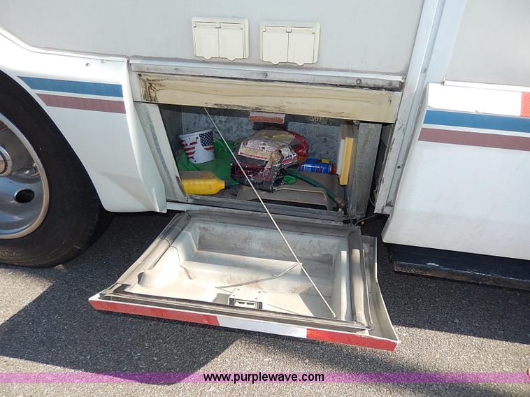 image for item I9264 1988 Chevrolet P30 Winnebago Itasca Windcruiser RV