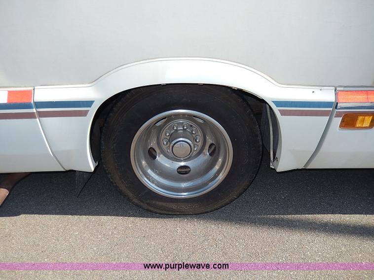 image for item I9264 1988 Chevrolet P30 Winnebago Itasca Windcruiser RV