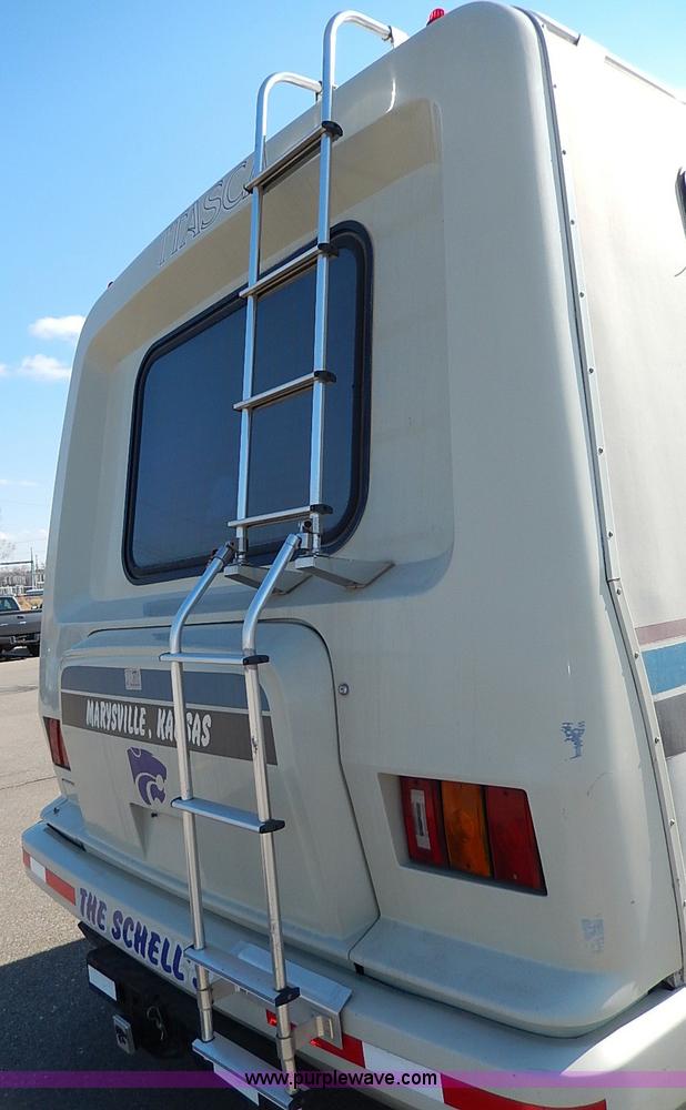 image for item I9264 1988 Chevrolet P30 Winnebago Itasca Windcruiser RV