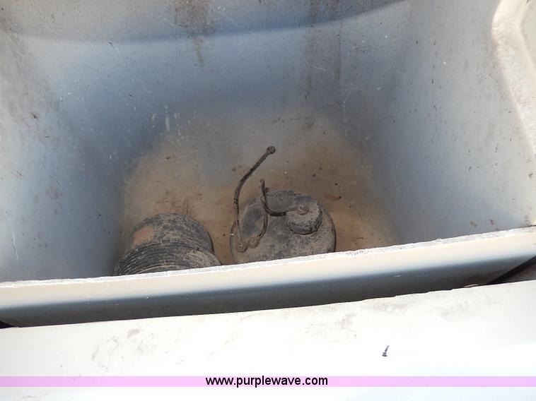 image for item I9264 1988 Chevrolet P30 Winnebago Itasca Windcruiser RV