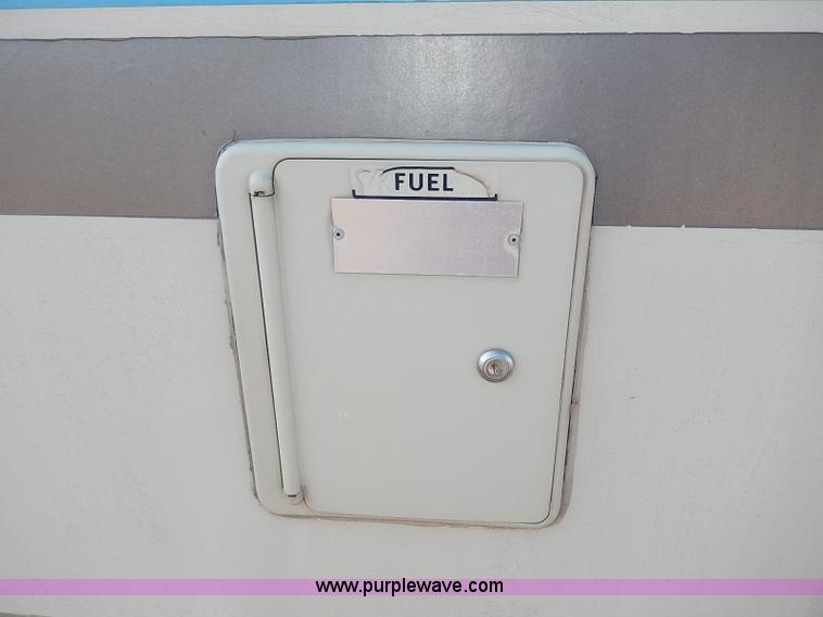 image for item I9264 1988 Chevrolet P30 Winnebago Itasca Windcruiser RV