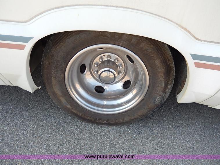 image for item I9264 1988 Chevrolet P30 Winnebago Itasca Windcruiser RV
