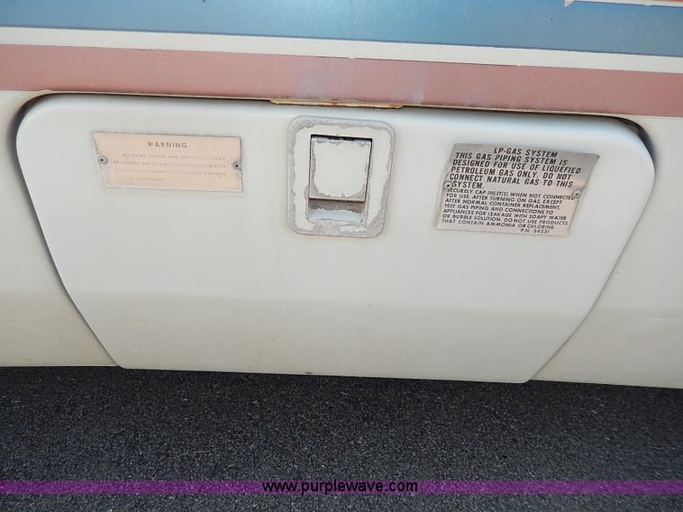image for item I9264 1988 Chevrolet P30 Winnebago Itasca Windcruiser RV