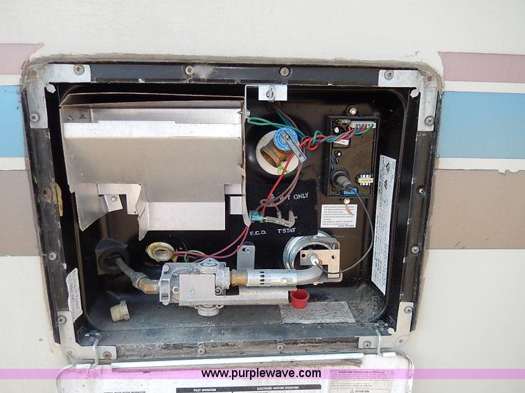 image for item I9264 1988 Chevrolet P30 Winnebago Itasca Windcruiser RV