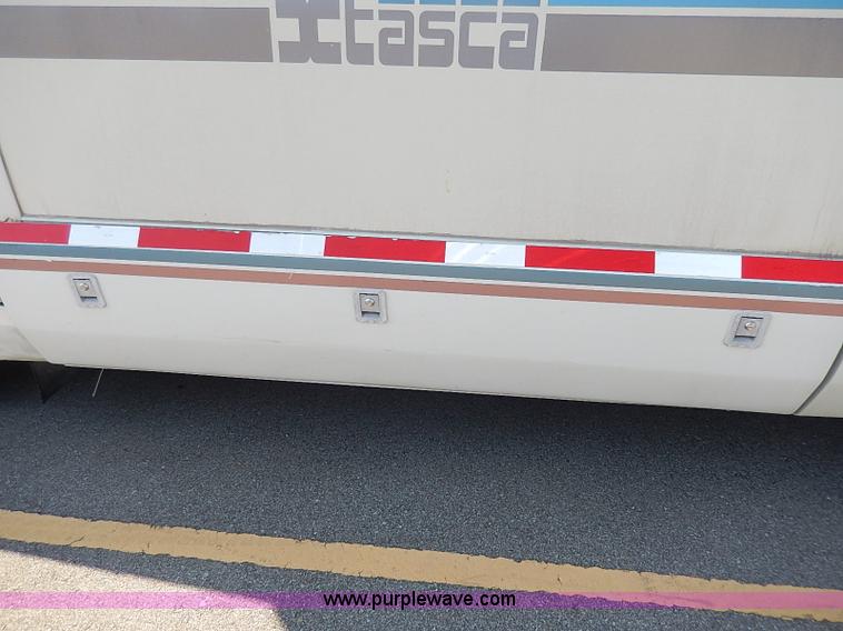 image for item I9264 1988 Chevrolet P30 Winnebago Itasca Windcruiser RV