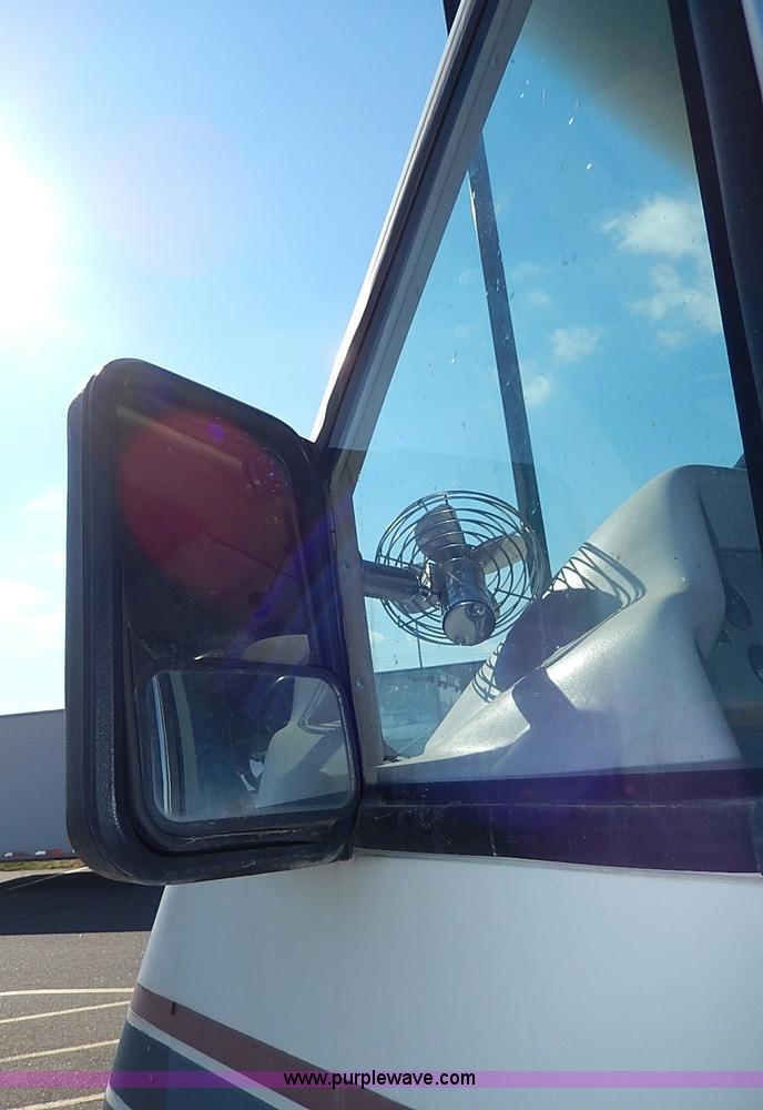 image for item I9264 1988 Chevrolet P30 Winnebago Itasca Windcruiser RV