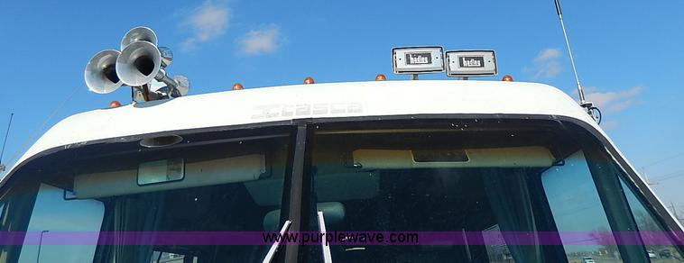 image for item I9264 1988 Chevrolet P30 Winnebago Itasca Windcruiser RV