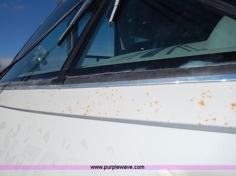 image for item I9264 1988 Chevrolet P30 Winnebago Itasca Windcruiser RV