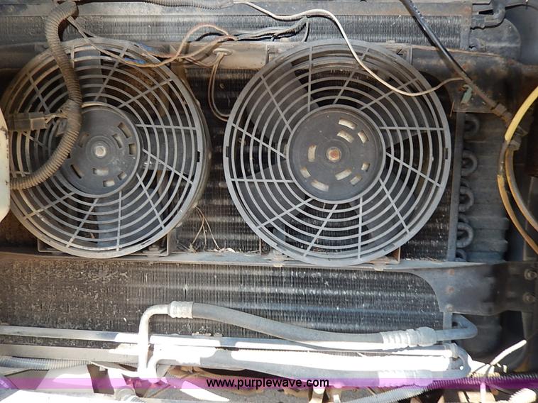 image for item I9264 1988 Chevrolet P30 Winnebago Itasca Windcruiser RV