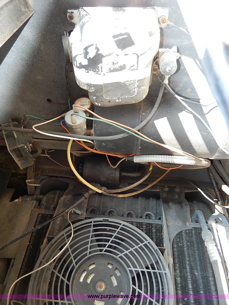 image for item I9264 1988 Chevrolet P30 Winnebago Itasca Windcruiser RV