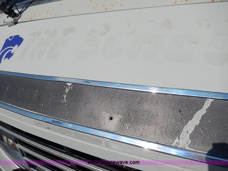 image for item I9264 1988 Chevrolet P30 Winnebago Itasca Windcruiser RV