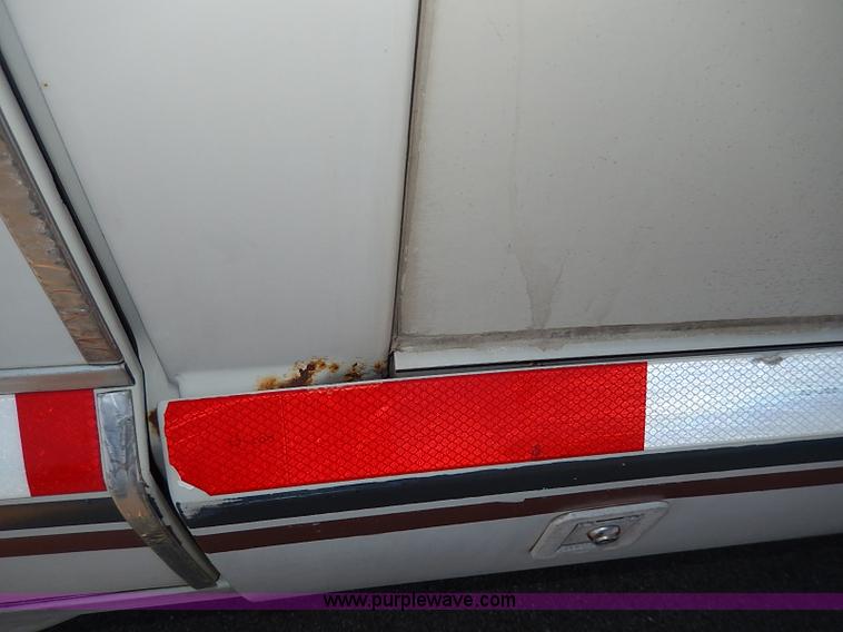 image for item I9264 1988 Chevrolet P30 Winnebago Itasca Windcruiser RV