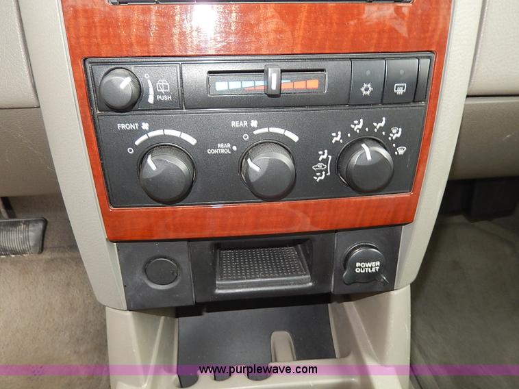 image for item I9265 2005 Dodge Durango SLT SUV